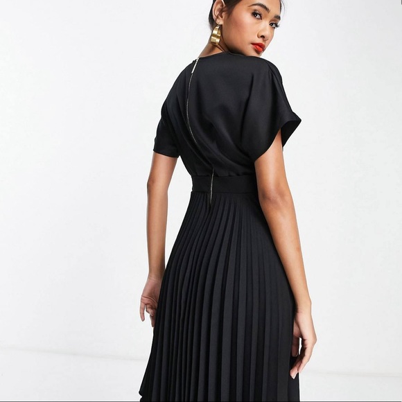 Closet London wrap front pleated midi skater dress in black ASOS - Picture 3 of 9